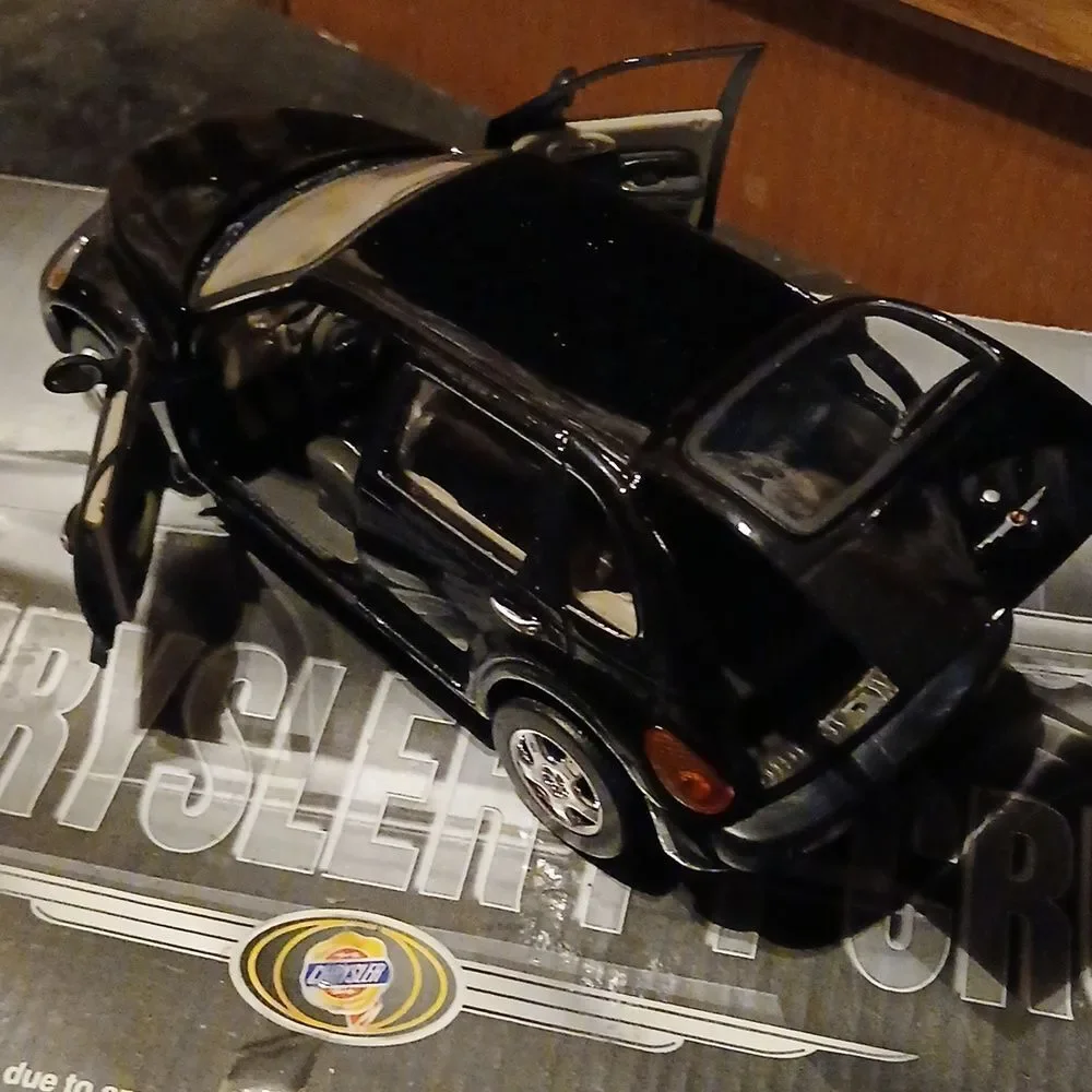 🤠2001 CHRYSLER PT CRUISER Die Cast 1:24 Scale Black Car